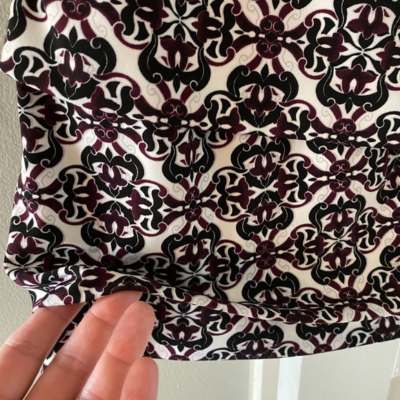 WHBM top in XL. Sleeveless geometric pattern - Picture 11 of 13